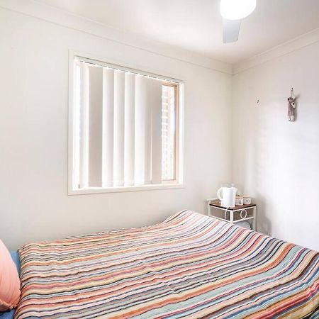 Room With Separate Bath In Shared Homestay เรดคลิฟฟ์ ภายนอก รูปภาพ