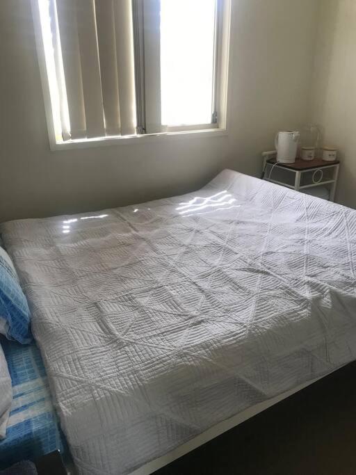 Room With Separate Bath In Shared Homestay เรดคลิฟฟ์ ภายนอก รูปภาพ