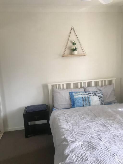 Room With Separate Bath In Shared Homestay เรดคลิฟฟ์ ภายนอก รูปภาพ