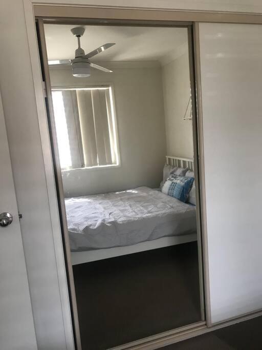 Room With Separate Bath In Shared Homestay เรดคลิฟฟ์ ภายนอก รูปภาพ